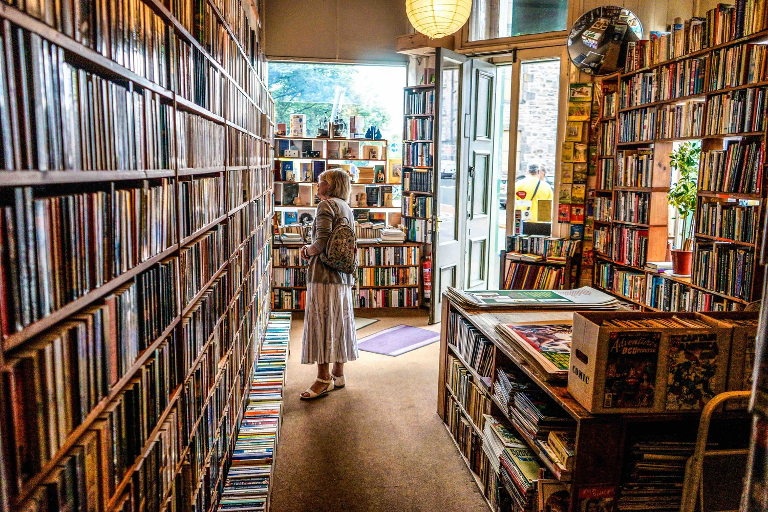 Bookland store